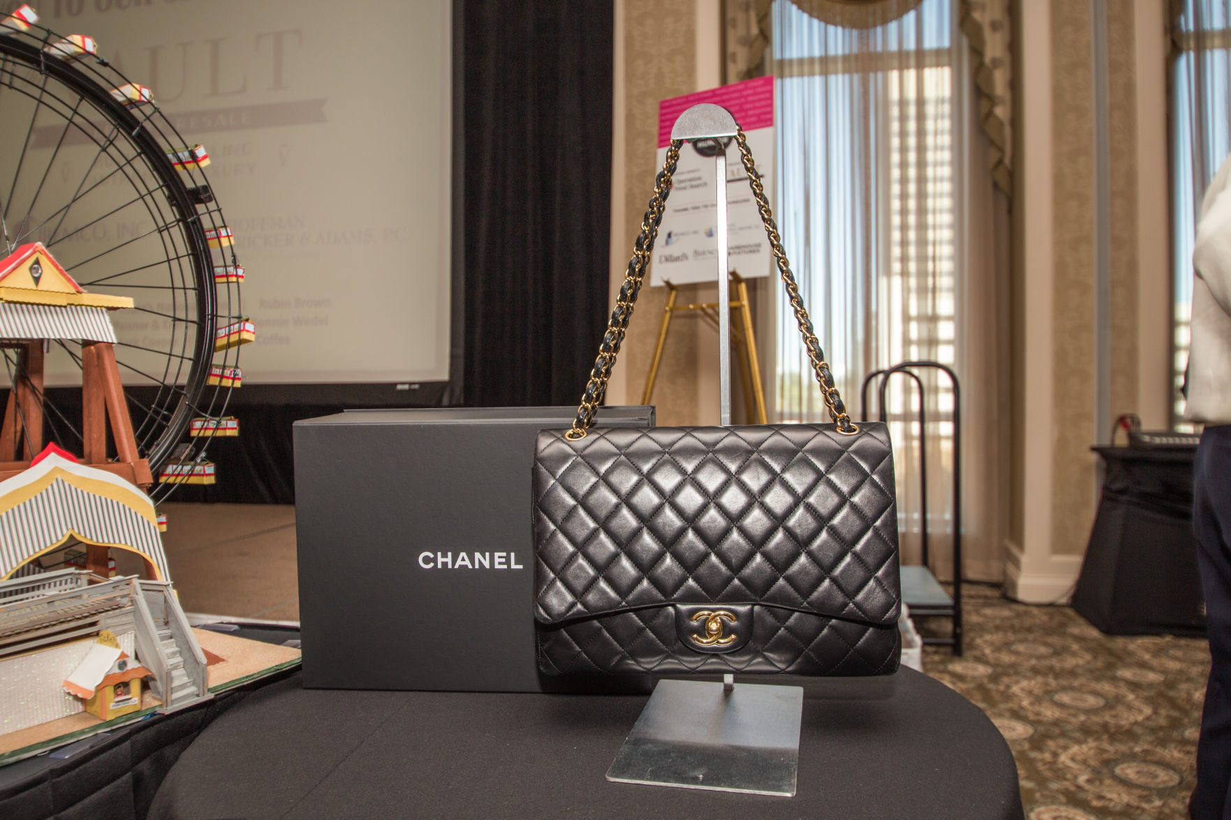 102018handbagstoendhunger15.jpg